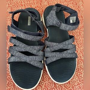 Skechers Goga Mat adjustable sandals worn once! Blue denim size 8